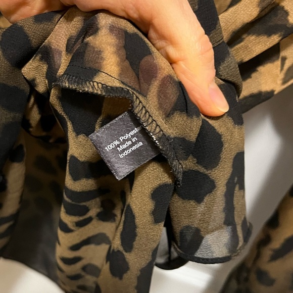 Lane Bryant Cheetah Print Sheer Long sleeved Button Up Top Sz 14/16 - Picture 5 of 11